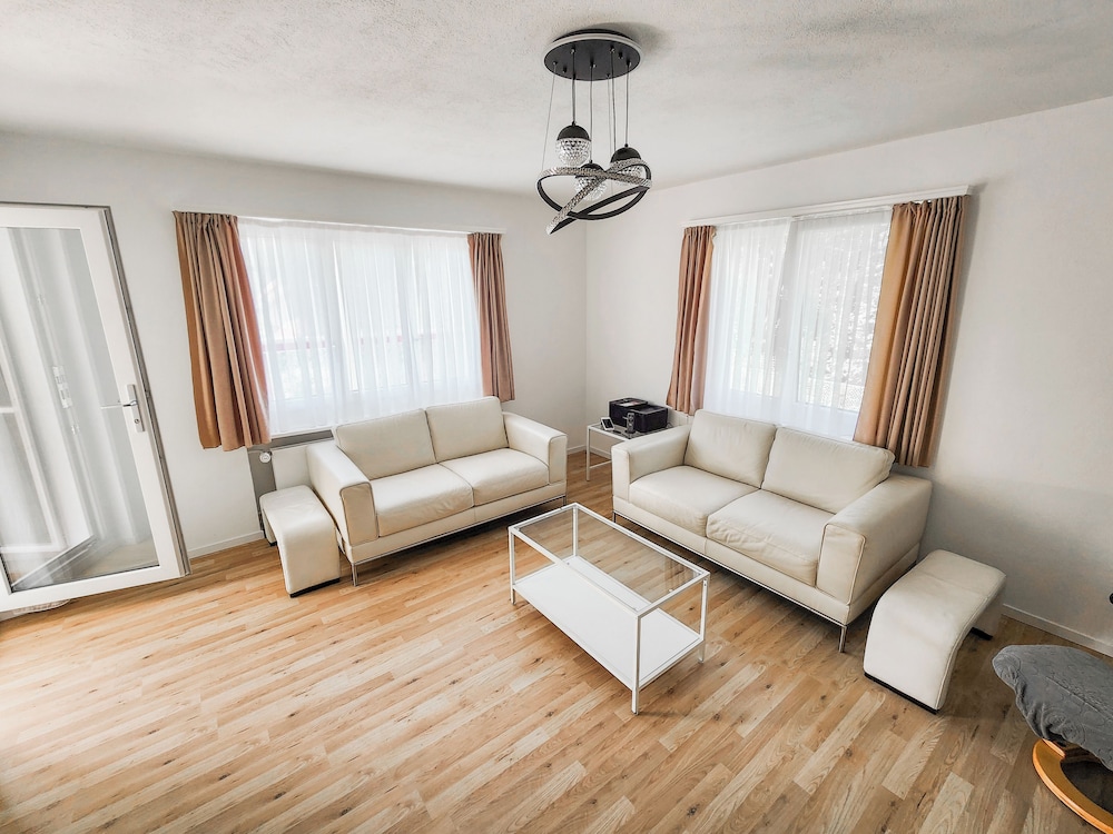 VK - VBD - Zurich Airport - Homestay - Villa Bassersdorf