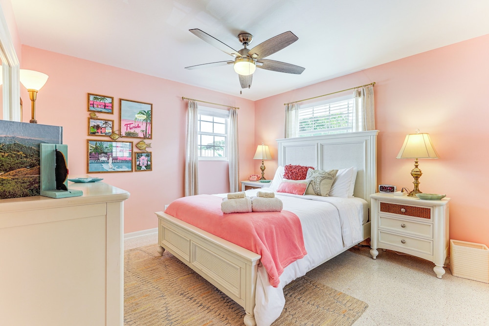 4 Mi to Beaches: Vibrant Stuart Villa w/ Patio!