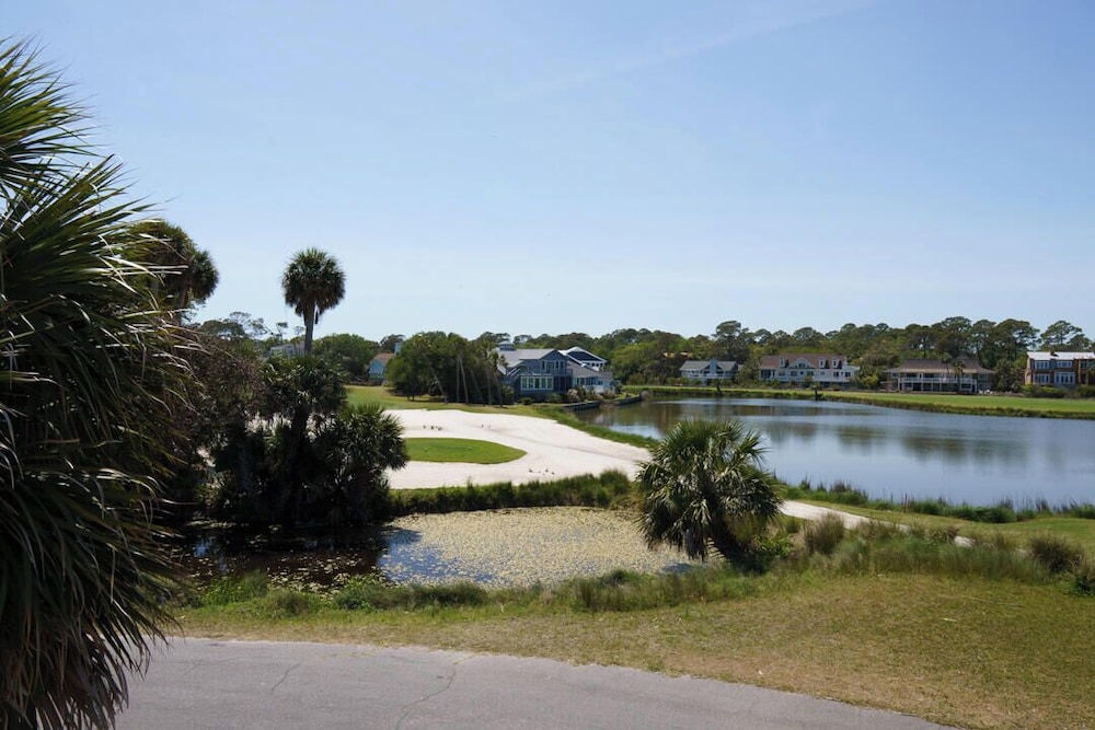 Charming 3-bed, 2-bath Home With Wonderful Views of the Golf Course