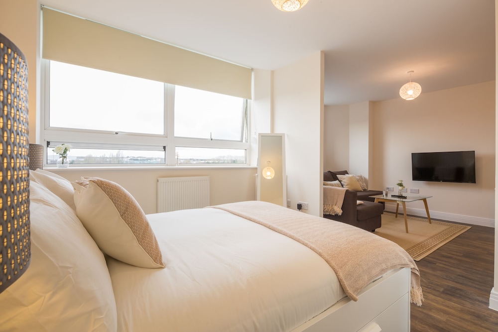 Stevenage Vacations - Skyline Luxury Apartments - Property Image 3