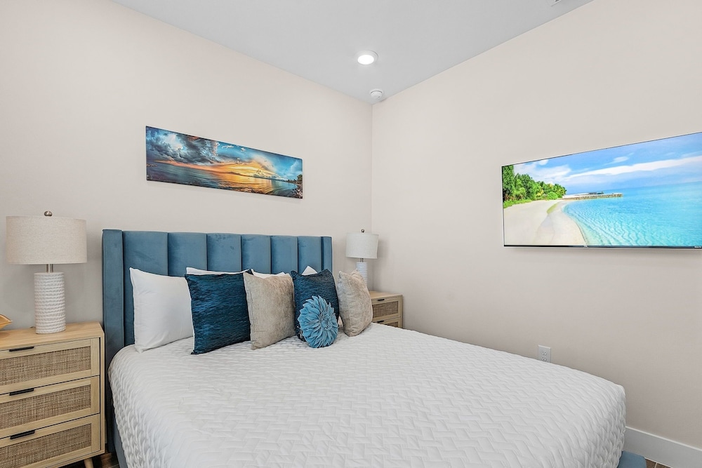209 Seabreeze Escape: NEW Spacious 5-Bedroom Pool Home 5 Home