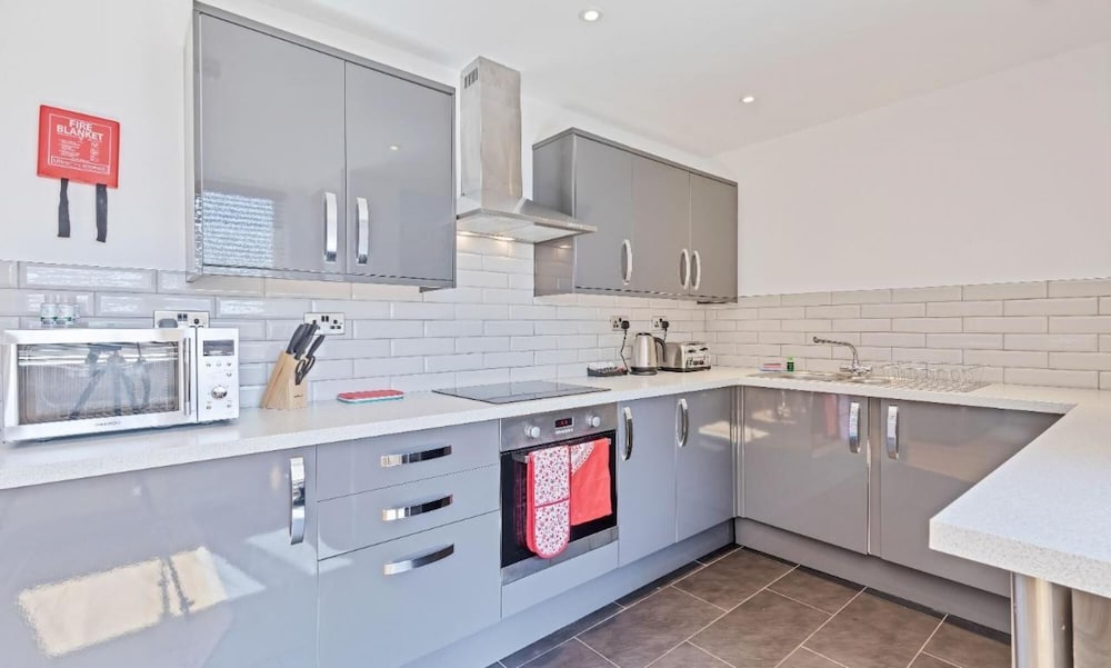 Urban Heights - two Bedroom two Bathroom Loft Style Apartment - Fast Wifi view 5