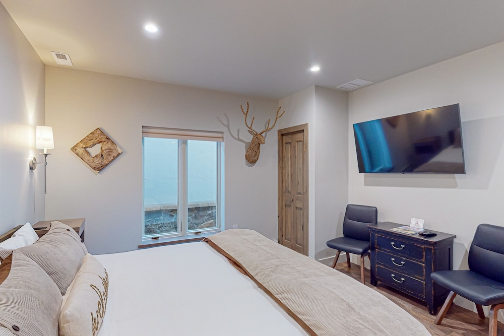 Lion Square Lodge view 3
