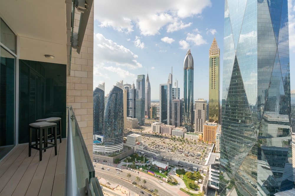 Lux BnB Burj Daman DIFC Sea View