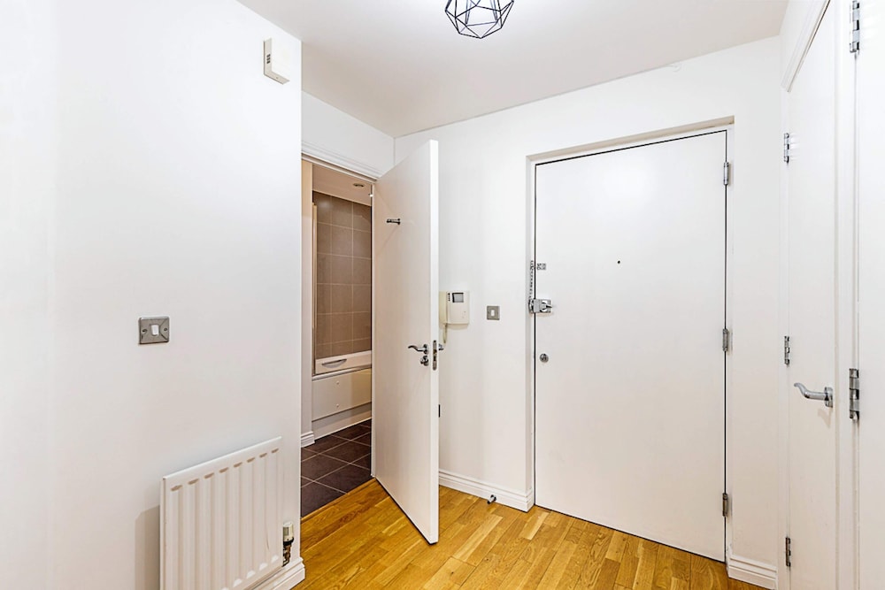 Bright Battersea Apartment