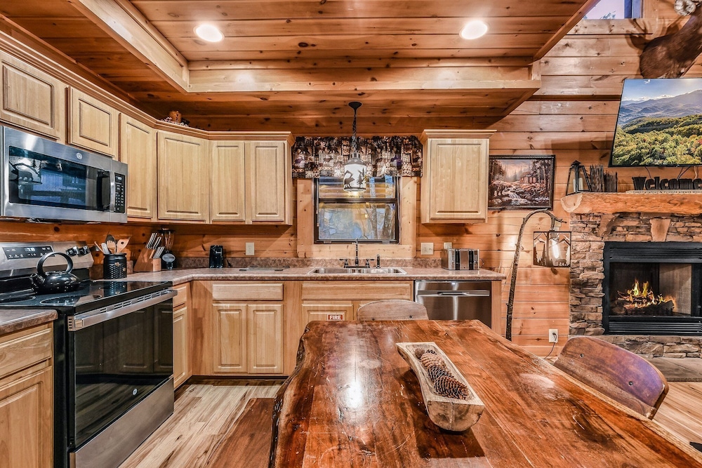 The Smoky Pines 2 Bedroom Cabin