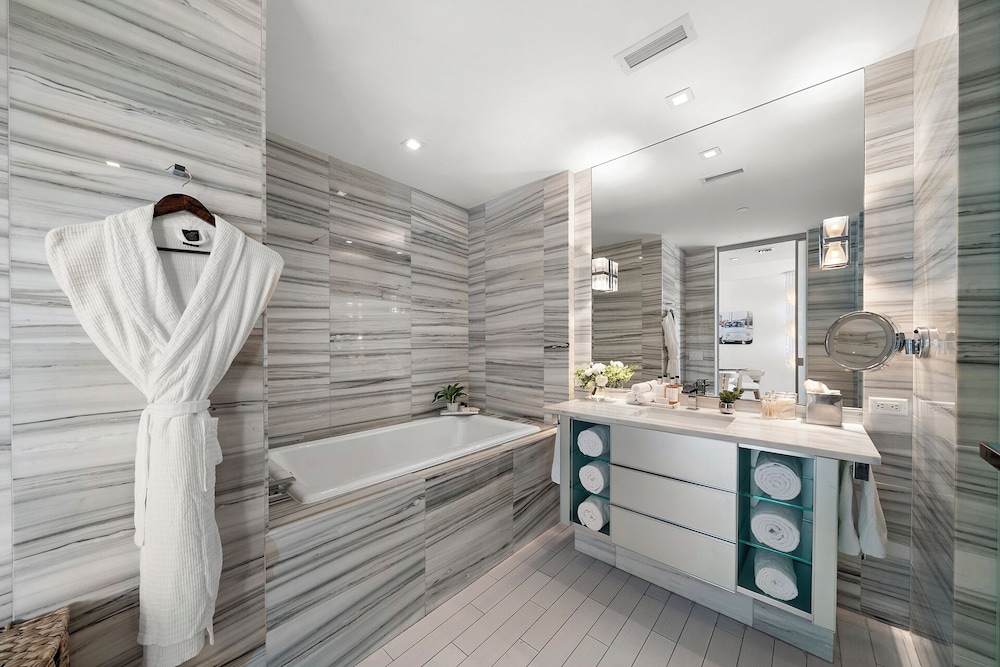Luxury Vacation Rentals in South Beach by LRMB