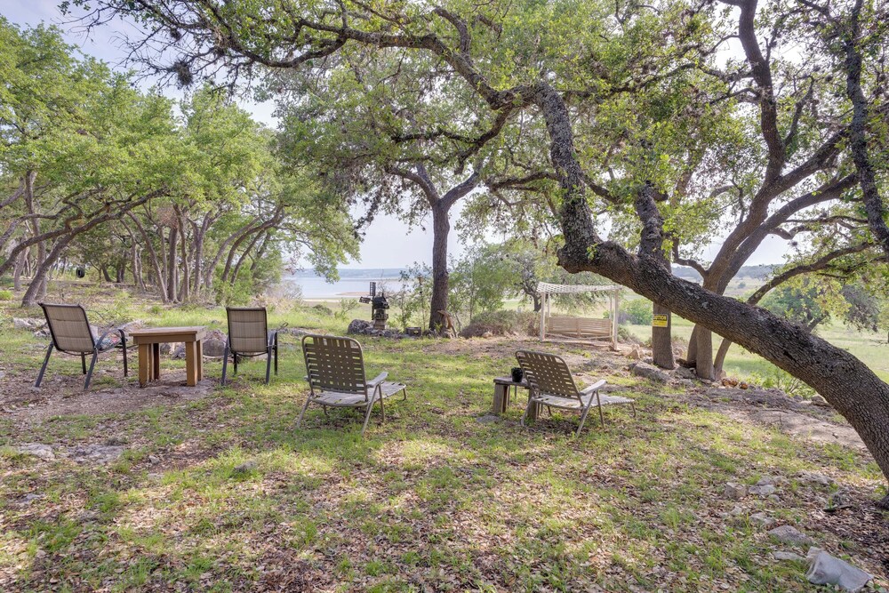 Charming Canyon Lake Cottage w/ Pool BBQ Pit! - Property Image 3