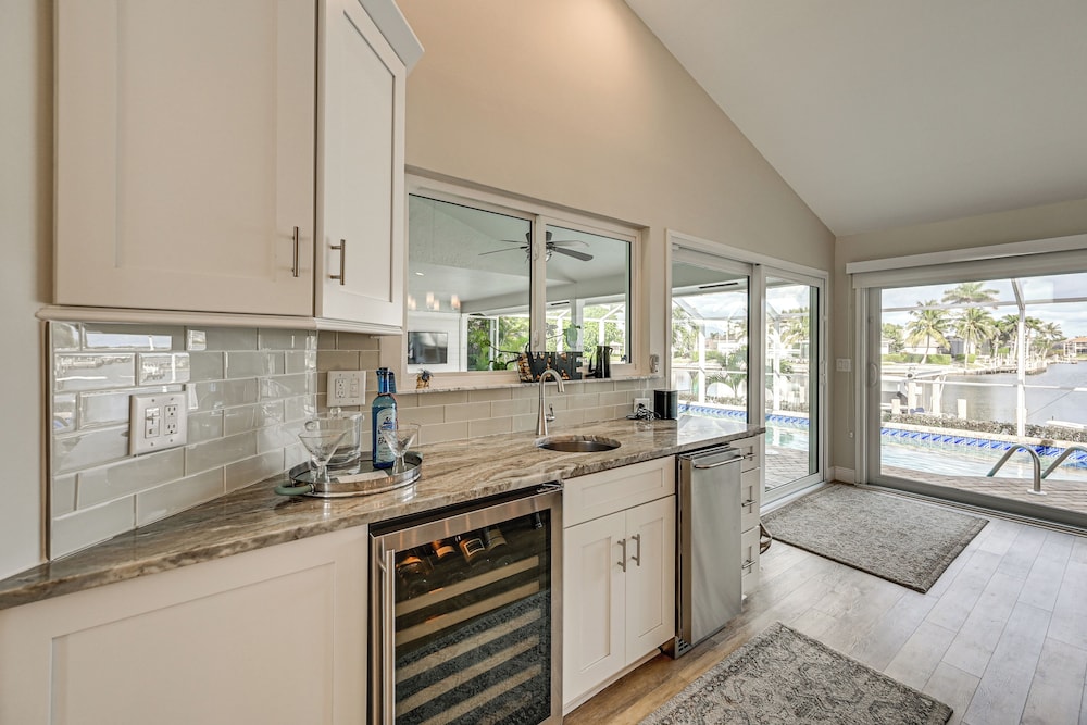 2 Mi to South Beach: Waterfront Home w/ Lanai!
