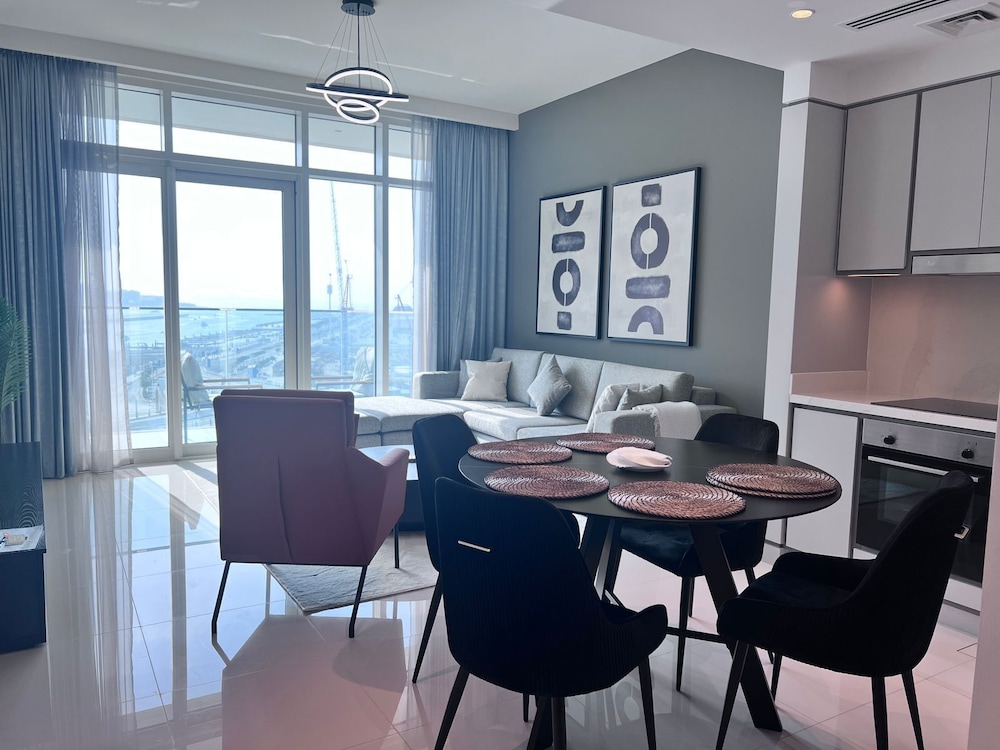 2 Bedroom Flat Beachfront Palm Jumeirah