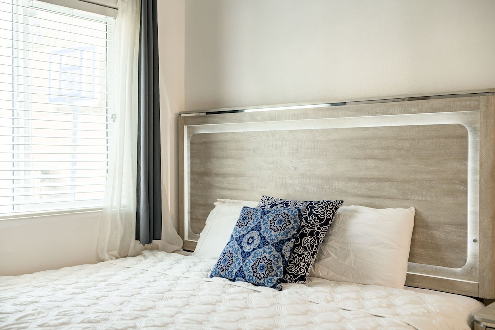 Relaxing Private Getaway With Bright Interiors