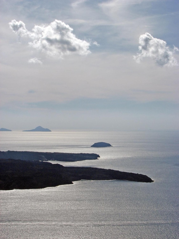 Irida Santorini photo 5