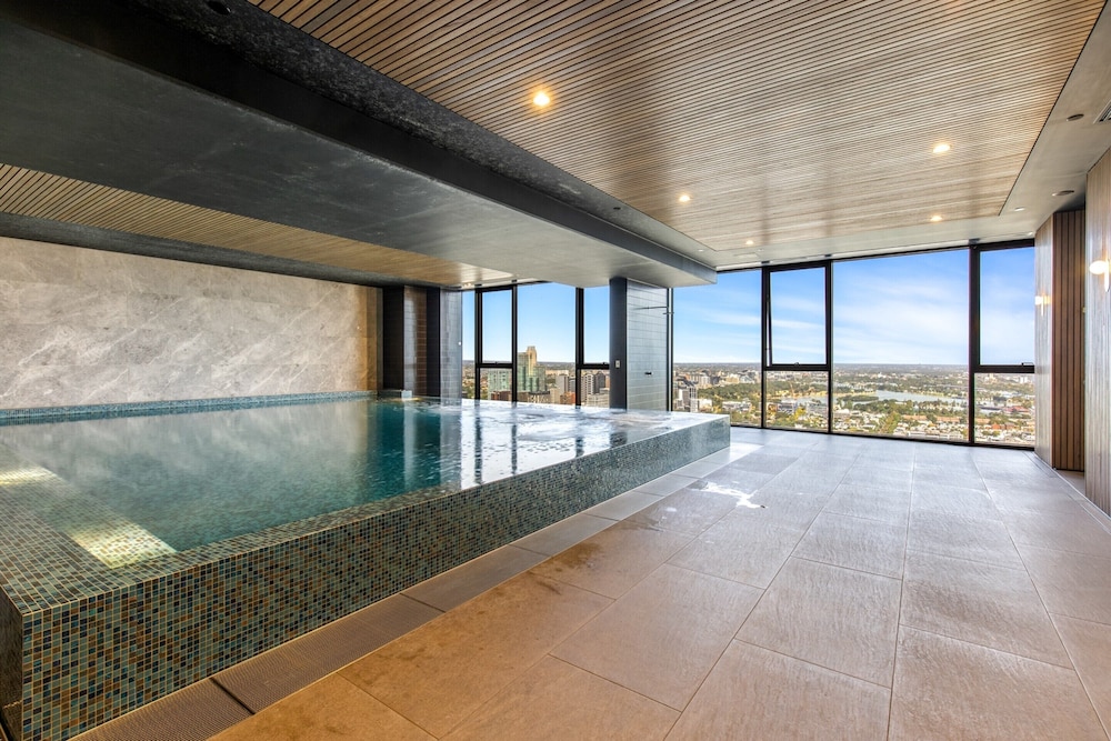 Modern 1-bed in Hip Southbank With Pool & Gym