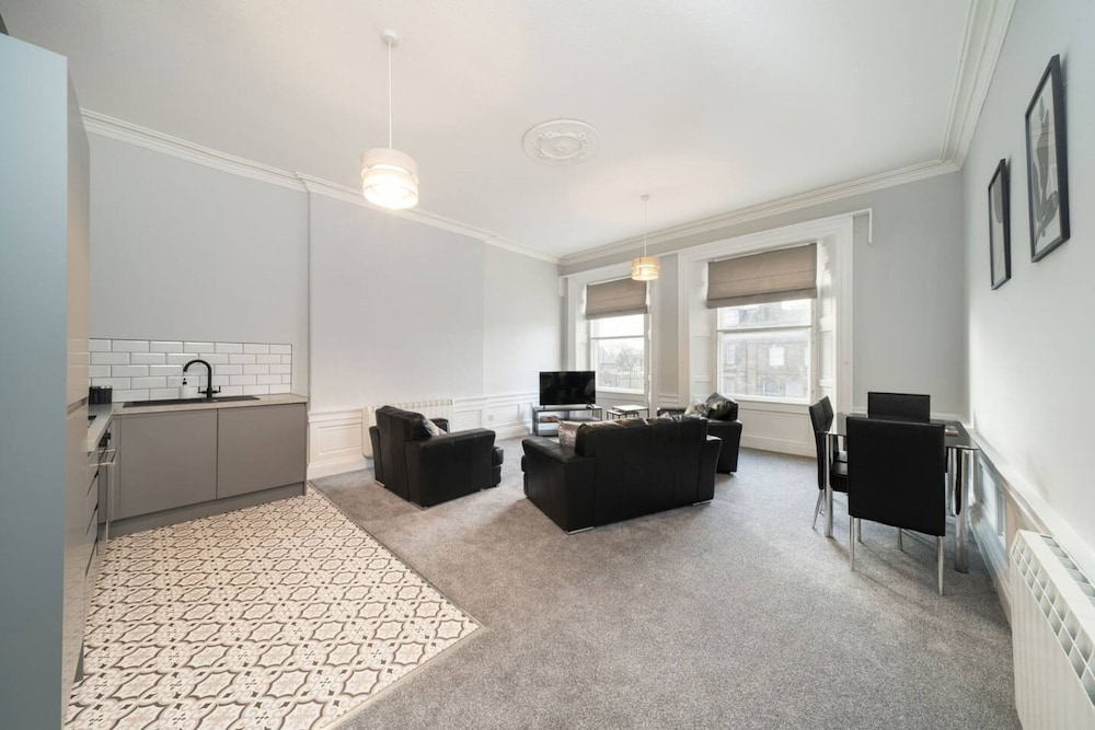 Lochside Apartment C
