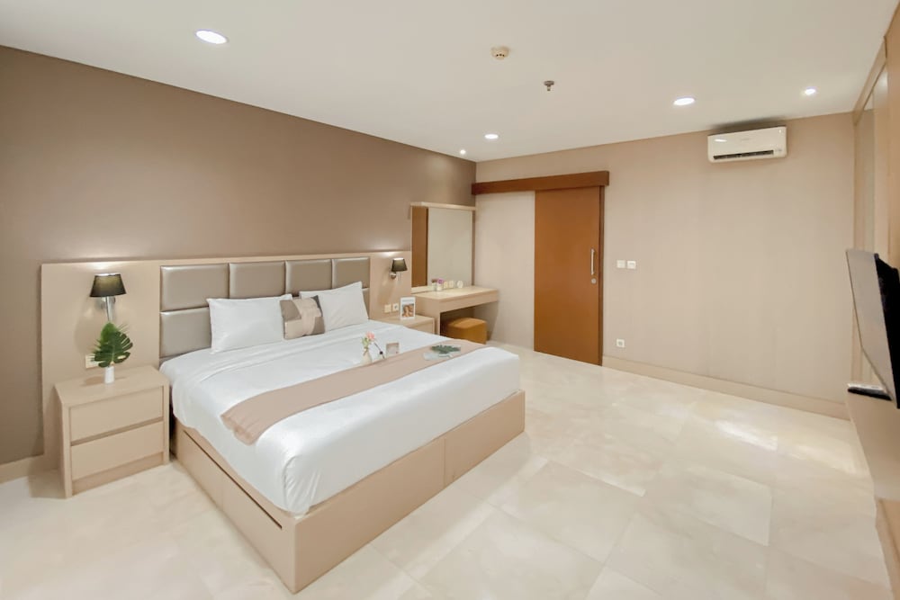 Spacious And Comfy 1Br At L'Avenue Pancoran Apartment