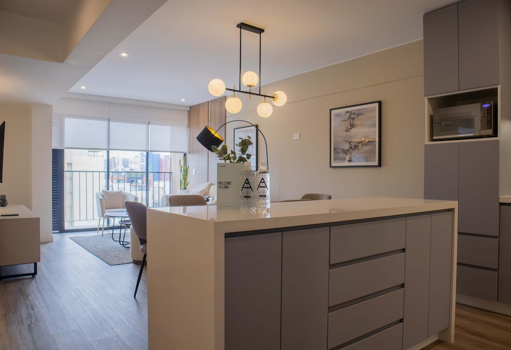 w Amazing 3BR w Balcony in Miraflores