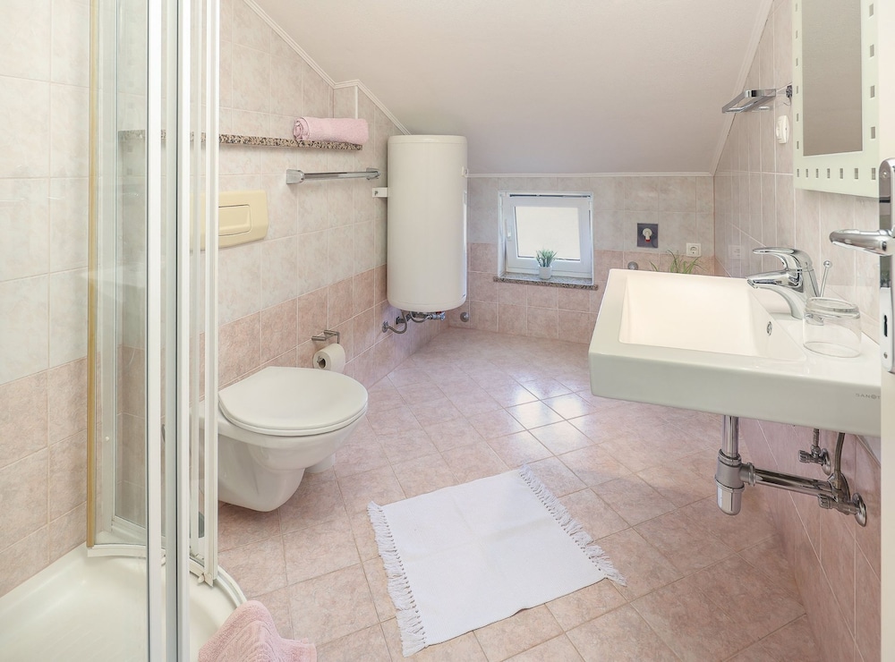 Peaceful Nature Retreat Near Krk Town With BBQ and Parking