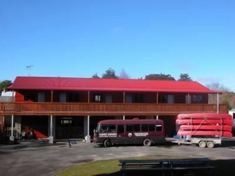Canoe Safaris Lodge