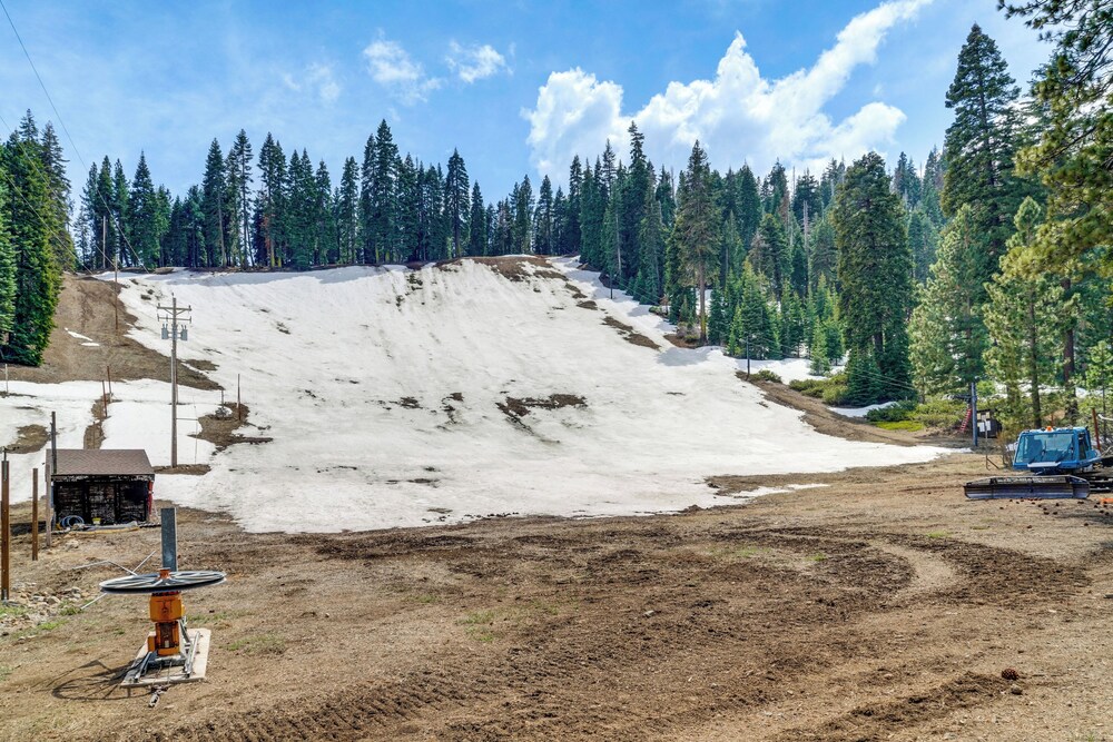 Hike, Sled & Ski! Cozy Tahoe City Condo w/ Hot Tub