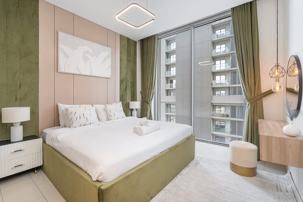 Lavish 2BR Apartment in Sobha Creek Vistas Reserve