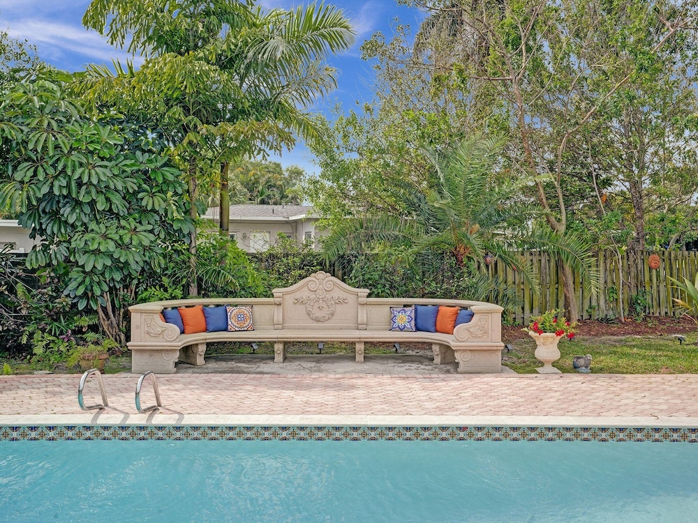 Villa Riverland With Heated Pool On The Water 5 Bedroom Villa