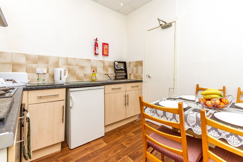 Lynton Apartments