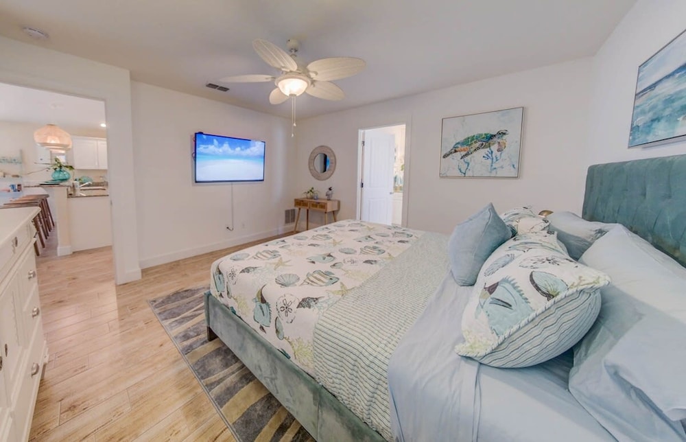 Beach Home w Heated Pool Free Golf Cart