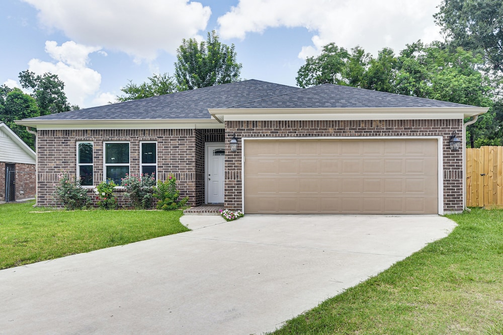 11 Mi to Dtwn Houston: Family Home w/ Yard