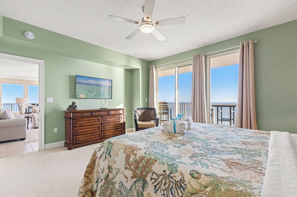Treasure Tides3br Beachfront Corner Unit Sleeps 8 With Stunning Gulf Views!