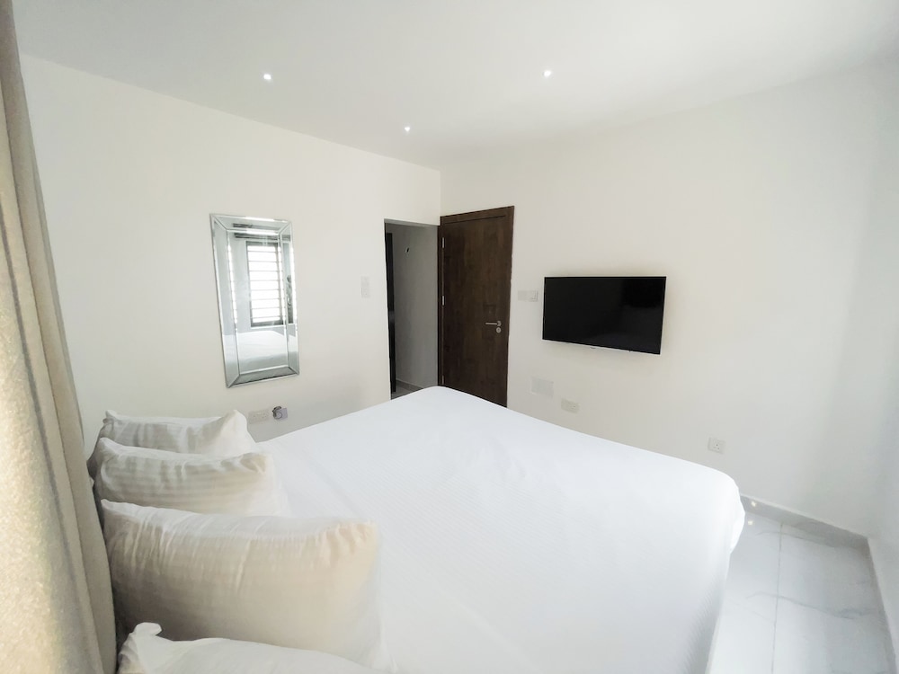 LUXE APARTMENTS
