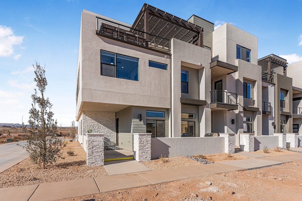 Slickrock Shore 8 Bedroom Townhouse