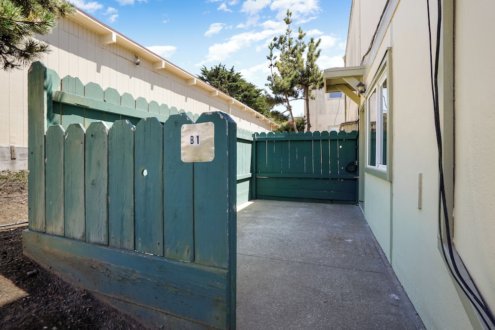Charming 2BR Ocean Getaway in Pacifica