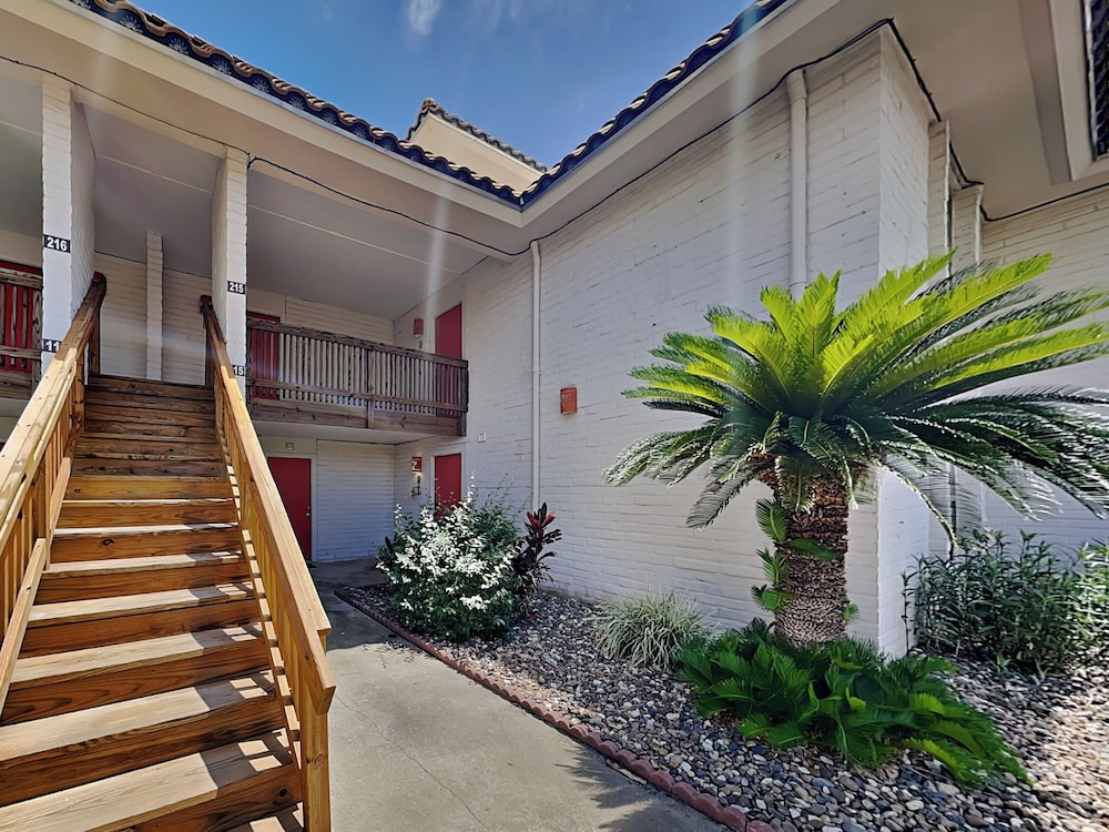 Sandy Shores by Silver Sands Vacation Rentals