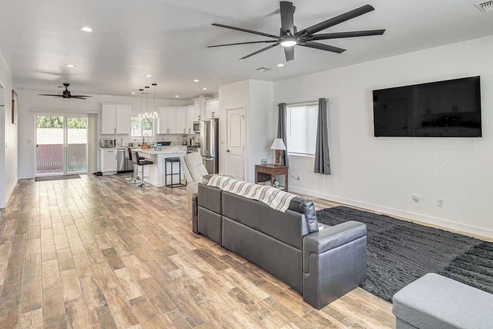 2 Mi to Colorado River! Home w/ Dog-friendly Yard