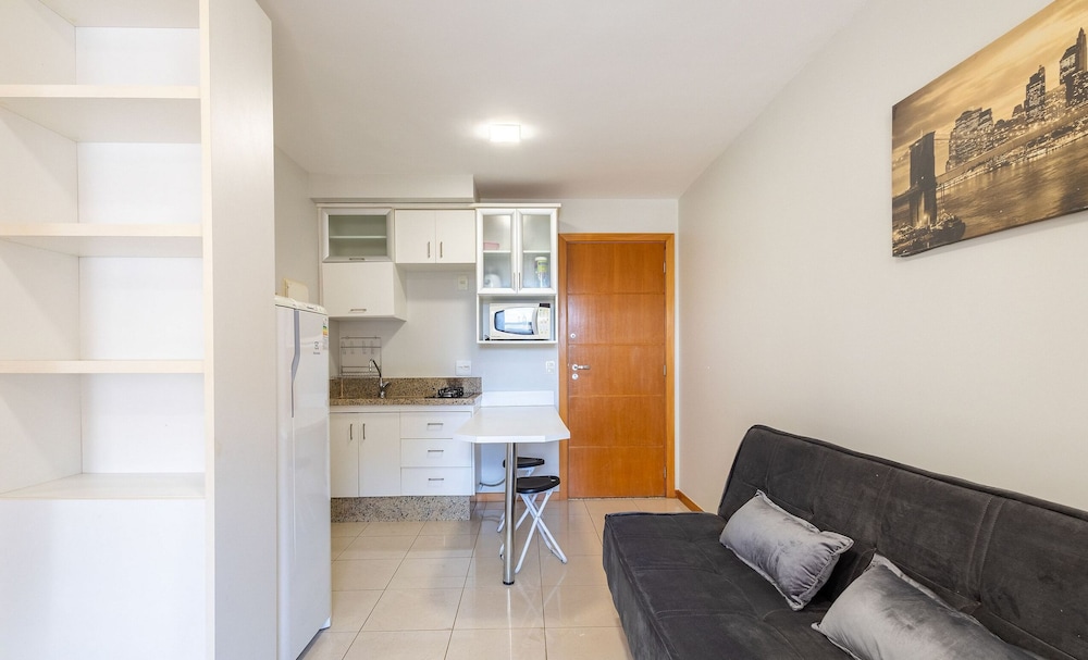 Apt With Balcony in a Condo With Pool - Clr0211