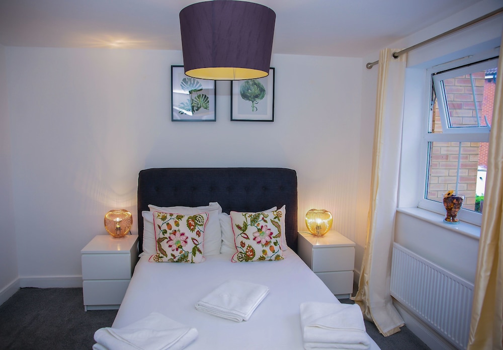 Modern 2 Bedroom Apartment