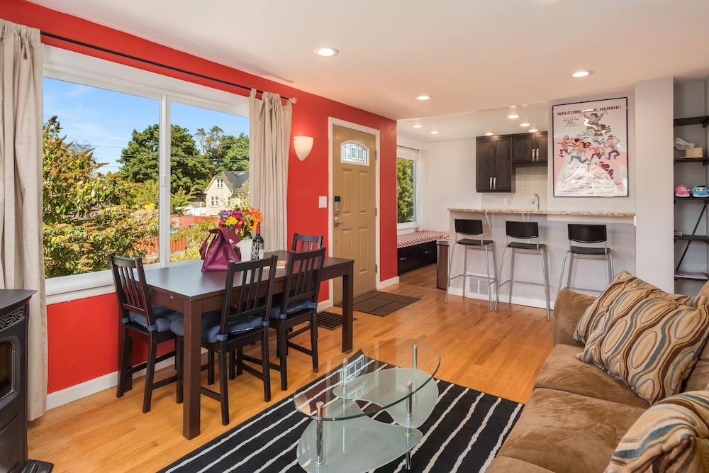 Seattle Vacation Home: The Autobahn