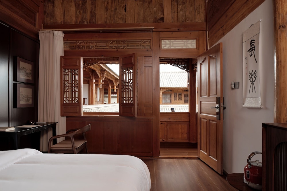 Shaxi Ancient Town Chang Le Li Chinese Courtyard Hotel