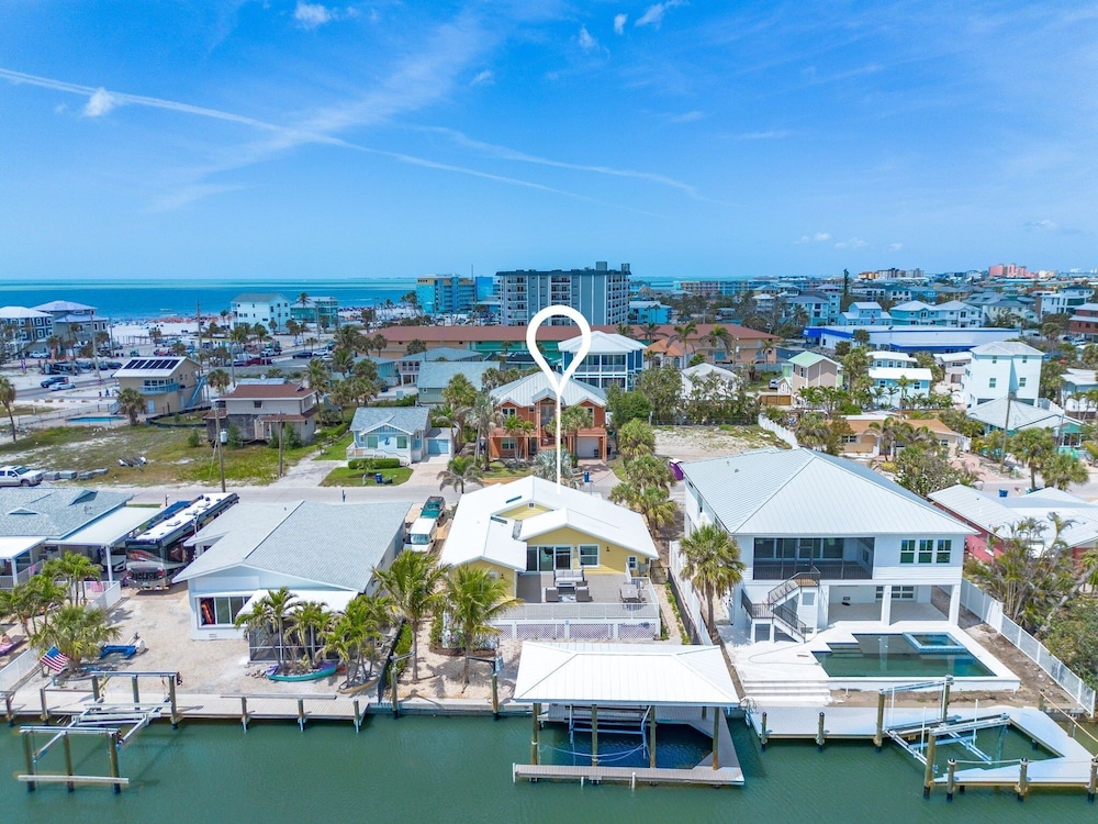 218 Oasis On Ohio: Stunning Pool Home W/ Dock Access! 3 Bedroom Home
