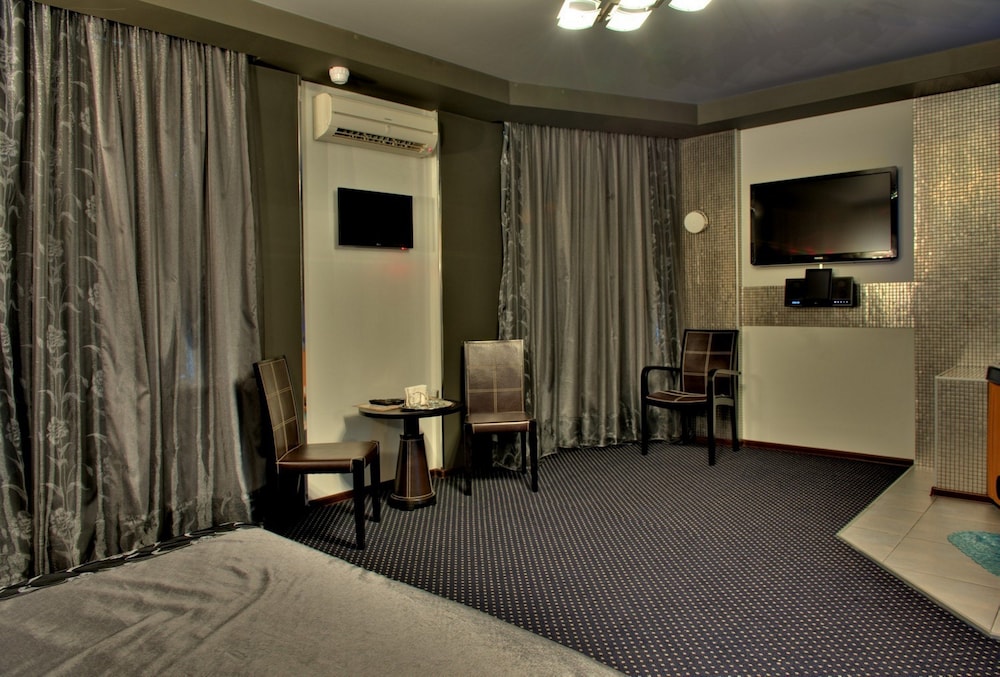 Alex Hotel on Dybenko