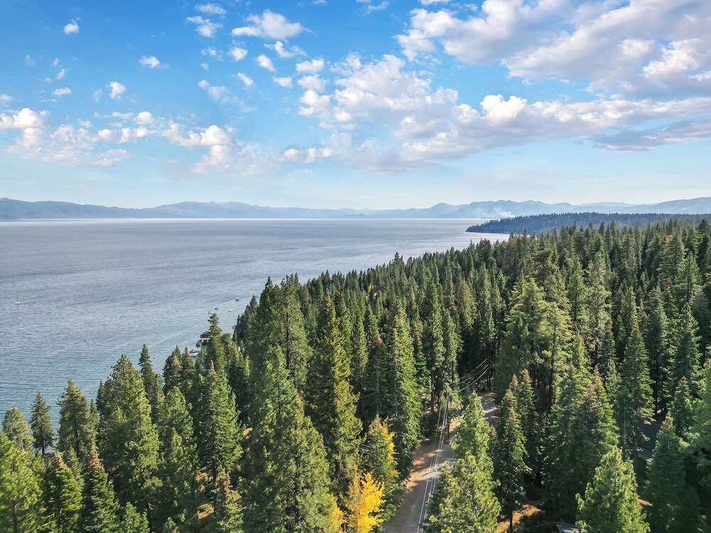 Tahoe Mountain Retreat Sleeps 12!