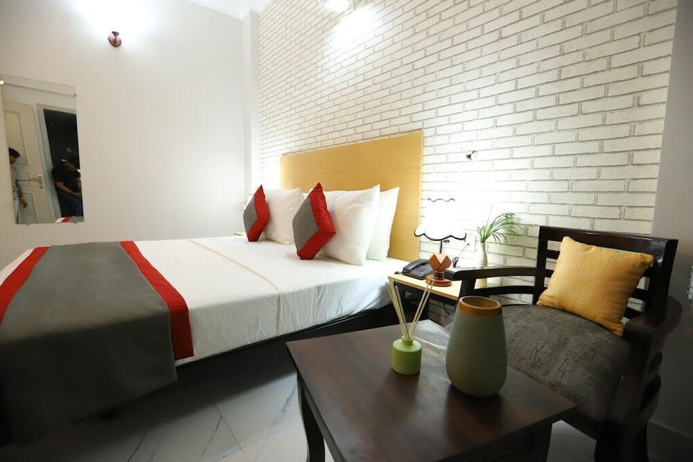 Hotel The Anvi Residency Sector 132