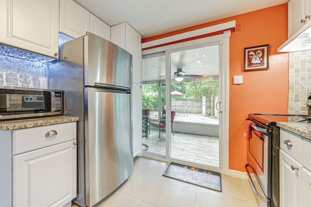 Home w/ Expansive Patio, 3 Mi to Busch Gardens!