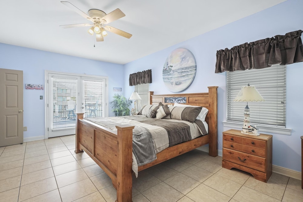 The Pelican 4 Bedroom Home by RedAwning