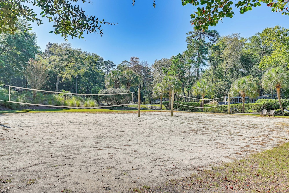 Unwind Poolside & Walk to Ocean! Myrtle Beach Unit