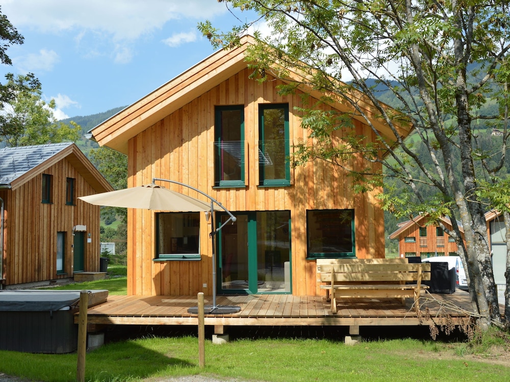 Lush Chalet With hot tub