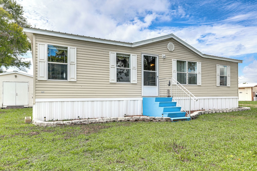 Boat, Fish & Unwind: Waterfront Okeechobee Oasis!