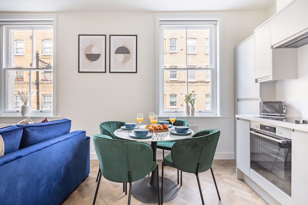 Modern 1BR Downtown Stay