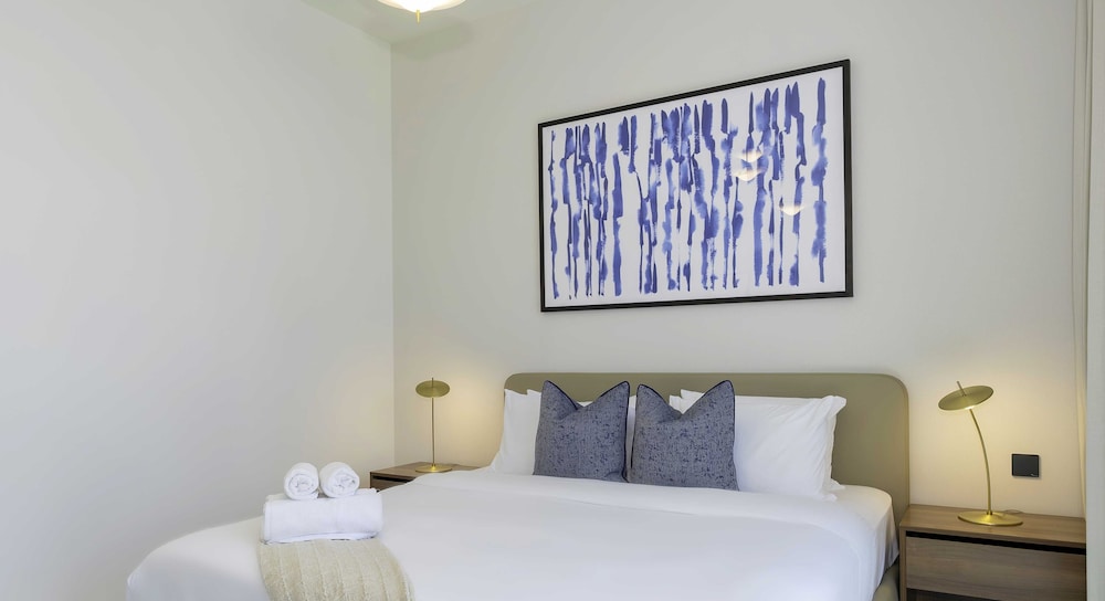 LUX The Marina Vista Beachfront Suite 2