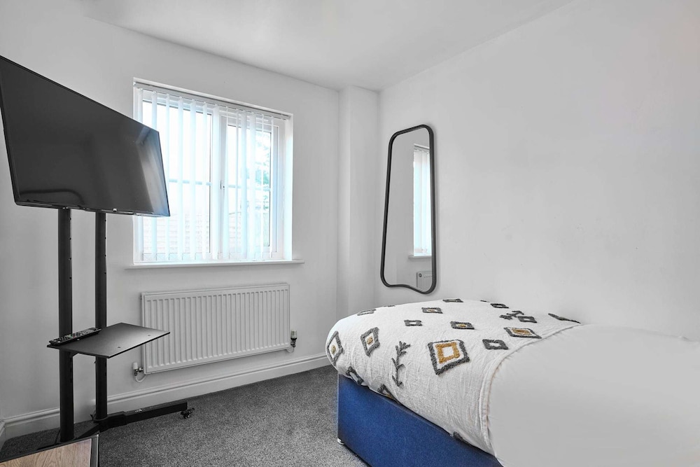 Host Stay Snowdrop Crescent II